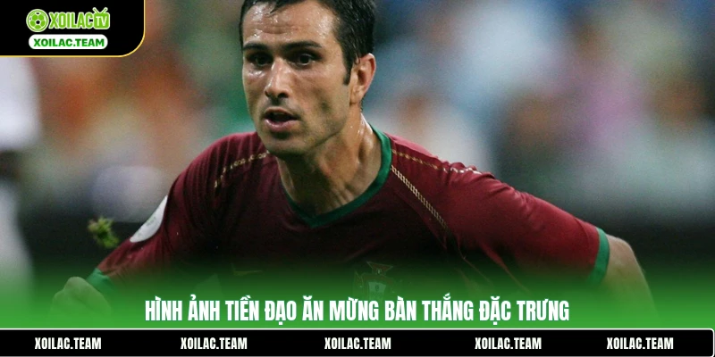 Hình ảnh tiền đạo ăn mừng bàn thắng đặc trưng